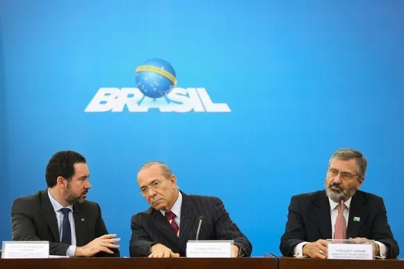 Imagem ilustrativa da imagem Sem reajustes, serviço público teria crise de funcionamento, diz ministro