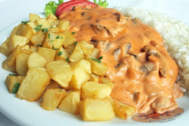 No restaurante Siri, em Charitas, Zona Sul de Niterói, umas das opções do prato é preparado com carne vermelha. 