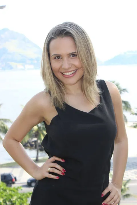 Priscila canta sertanejo
