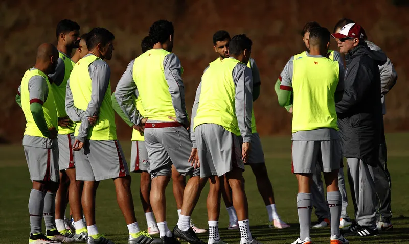 No fim da atividade de ontem, o técnico Levir Culpi conversou com os titulares do Tricolor