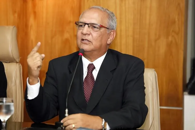 Conselheiro Esdras Dantas assinou ofício-circular para os MPs