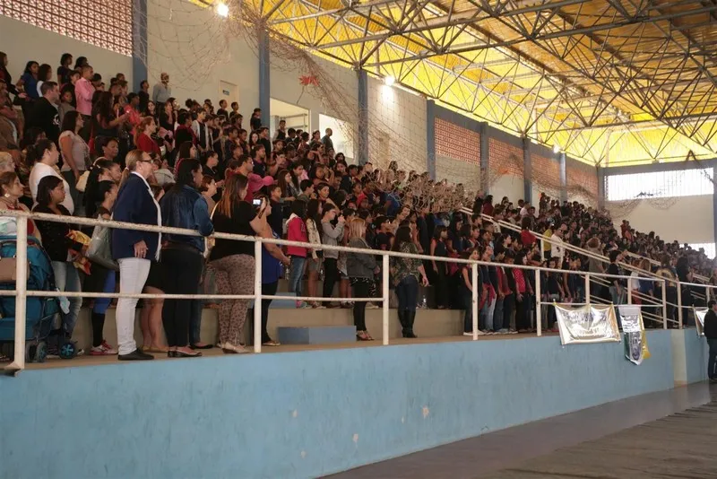 Centenas de alunos concluíram o curso de enfrentamento às drogas e à criminalidade na cidade