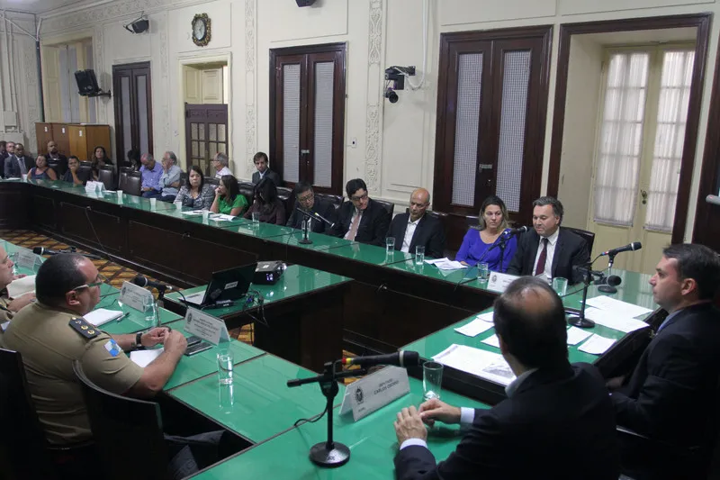 Deputados fizeram audiência pública sobre a explosão em conjunto habitacional ontem
