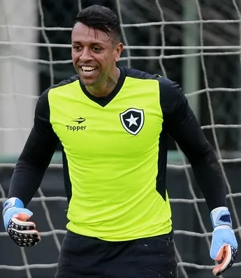 Sidão vive a expectativa de estrear com a camisa alvinegra