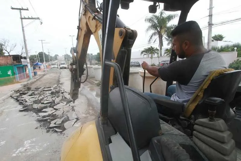 Obras seguem a todo vapor em ruas de São Gonçalo