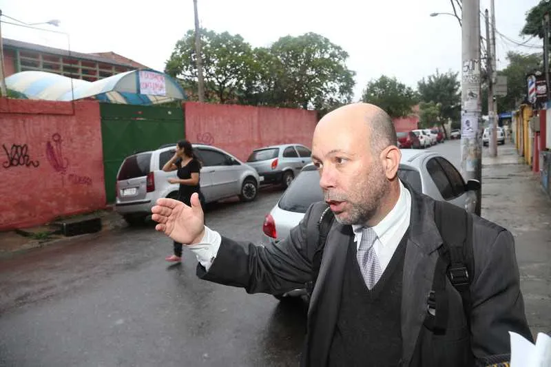 Representantes da OAB e Secretaria de Estado de Educação estiveram na escola na manhã de ontem