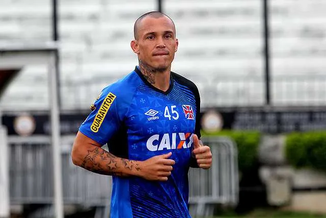 Leandrão disputa com Thalles uma vaga no ataque cruzmaltino
