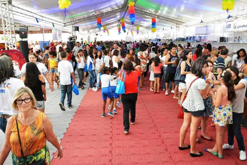  A prefeitura de Itaboraí disponibilizou verbas para 36 escolas arquirirem títulos no Salão do Livro.