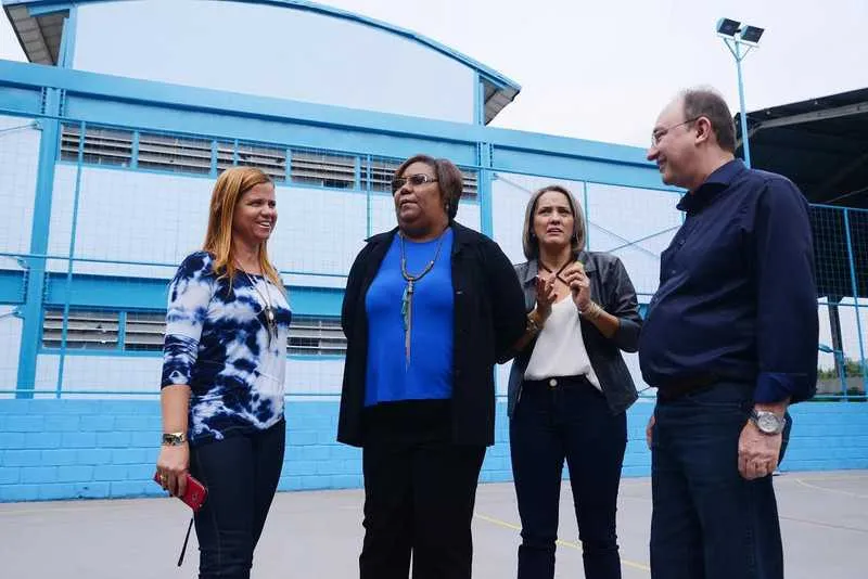 Neilton Mulim visitou as três escolas que receberam melhorias