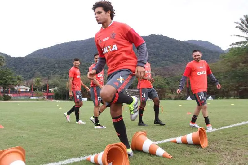 Jogadores do Rubro-Negro treinaram forte, ontem, no ‘Ninho’