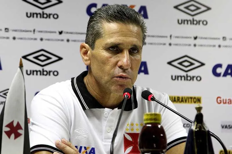 Jorginho preferiu manter mistério para confundir o adversário de hoje à tarde, no Espírito Santo