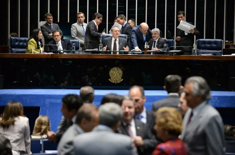 Ajuste fiscal e redução de gastos são temas de propostas em pauta no Plenário.