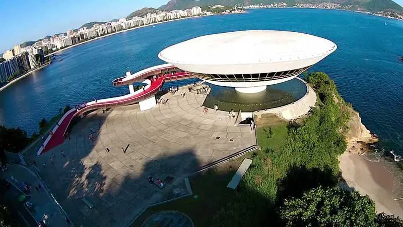 Imagem ilustrativa da imagem Praça do MAC terá um dia inteiro de atrações no sábado