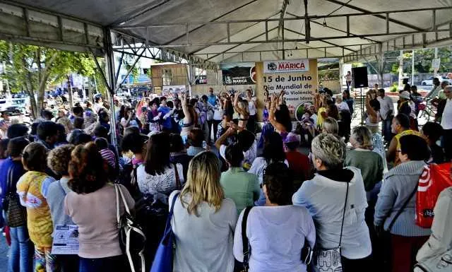 Secretaria Municipal Adjunta promoveu evento para os Idosos em praça do Centro de Maricá