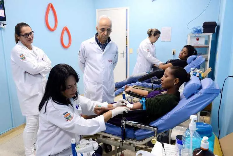 Mais de 20 pessoas compareceram ao local ontem para doação na campanha ‘Junho Vermelho’