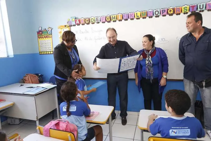 Neilton Mulim conheceu as instalações das duas unidades