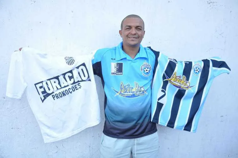 Clayton Grilo passou pelo São Cristóvão e Grêmio, a camisa do COT é inspirada nas cores do tricolor gaúcho.