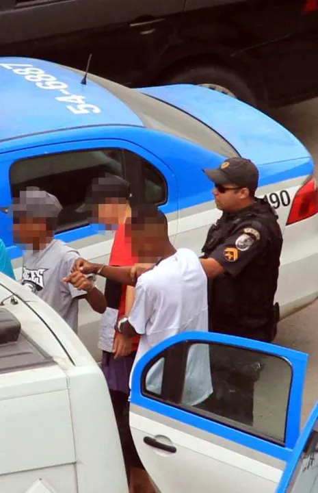 Imagem ilustrativa da imagem Apreendidos com veículo roubado