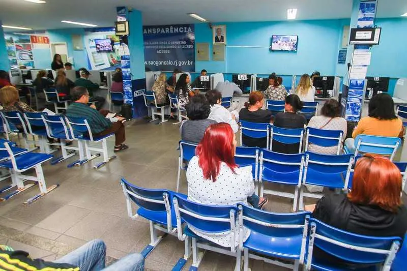 Além da emissão de boletos deste ano, os cidadãos podem parcelar dívidas, entre outros serviços nos postos de atendimento