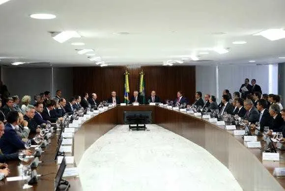 Presidente recebeu os governadores para reunião, na tarde de ontem, e definiu o acordo
