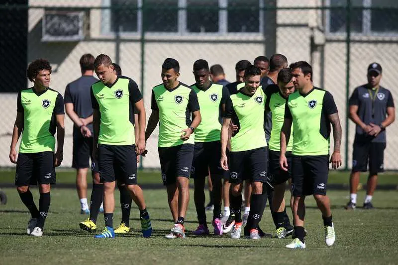 O treino de ontem contou apenas com reservas do Alvinegro