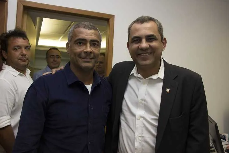 Romário e Marlos Costa.