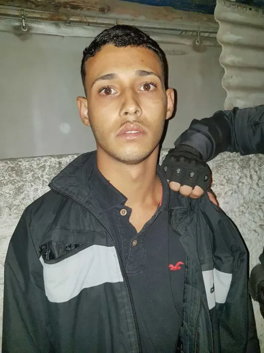 Branquinho costumava posar para fotos armado nas redes sociais