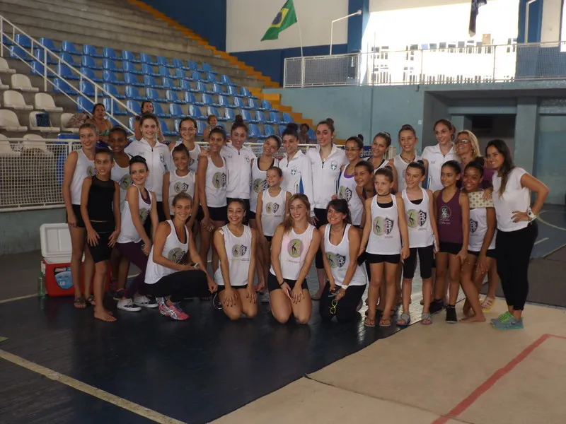 As ginastas do Canto do Rio fizeram uma apresentação em homenagem às atletas estrangeiras