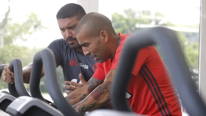Emerson Sheik permanece em tratamento, no CT do Rubro-Negro