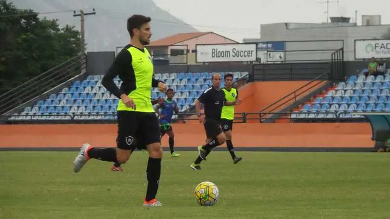 Pimpão participou de jogo-treino, ontem, contra o Nova Iguaçu
