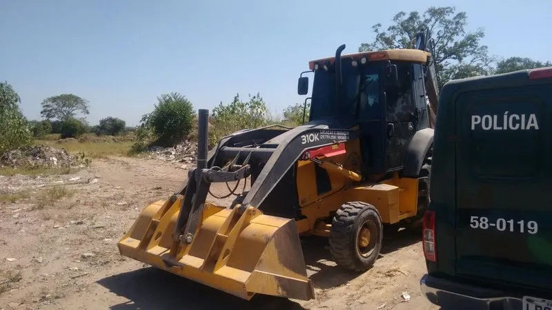 A terraplanagem não estava autorizada no terreno vistoriado pelas equipes em Itaboraí