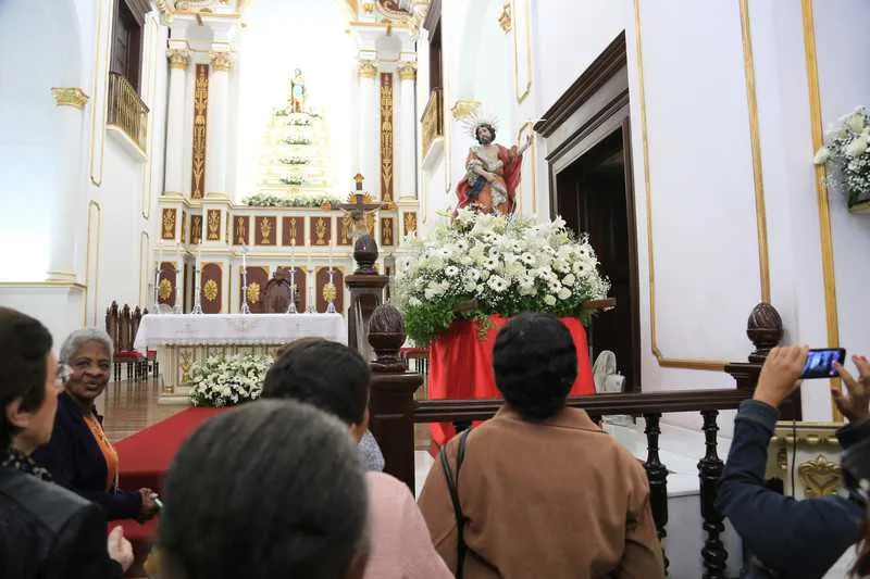 Fiéis lotaram a catedral desde as primeiras horas da manhã de ontem para homenagear o santo