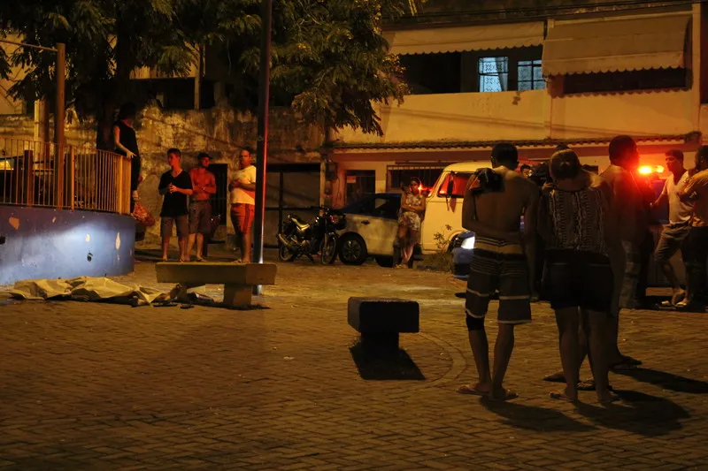 Rafael conversava com outros rapazes na Praça do Coroado quando foi atingido por seis disparos