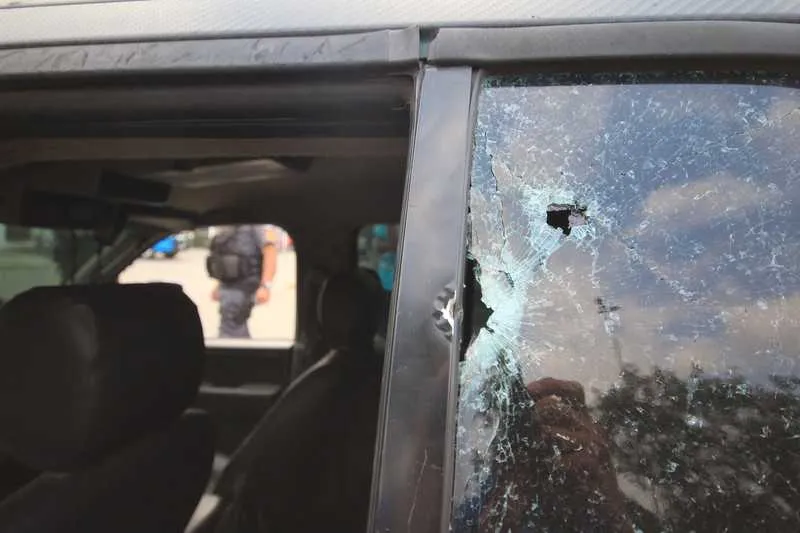 Abreu foi atingido na perna esquerda ao sair de viatura