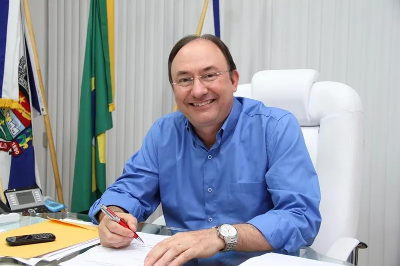 Neilton Mulim decretou o ponto facultativo para os serviços administrativos na quarta-feira