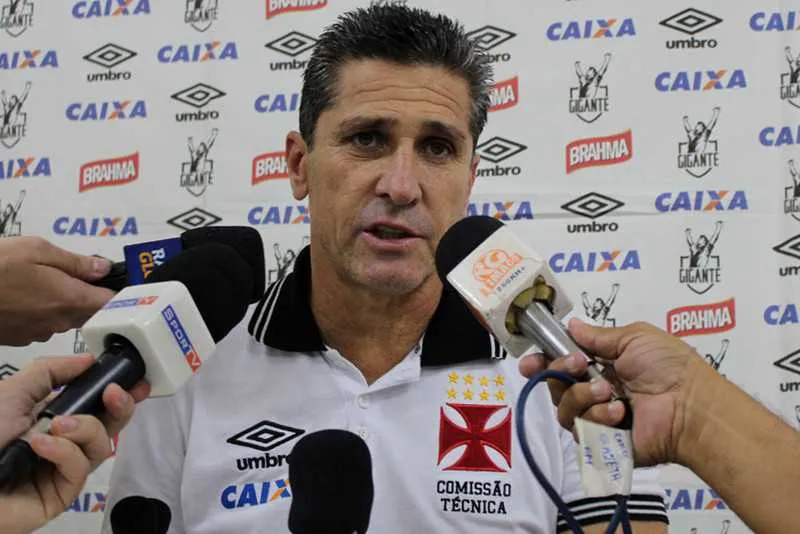 Time comandado por Jorginho abriu vantagem na competição