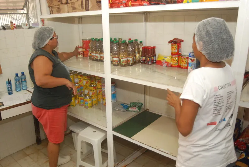A instituição pede doação de alimentos para abastecer despensa
