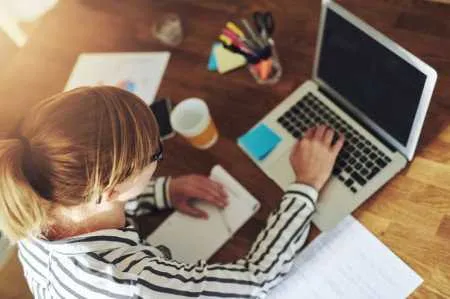Imagem ilustrativa da imagem Startup oferece centenas de cursos gratuitos para você ganhar dinheiro nas férias