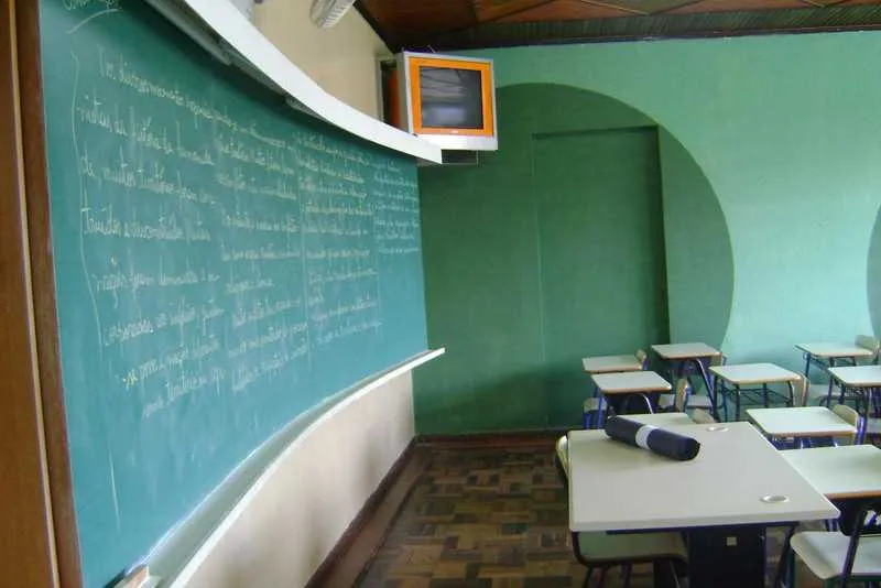 Imagem ilustrativa da imagem Professores no Brasil ganham menos que outros profissionais com a mesma formação.
