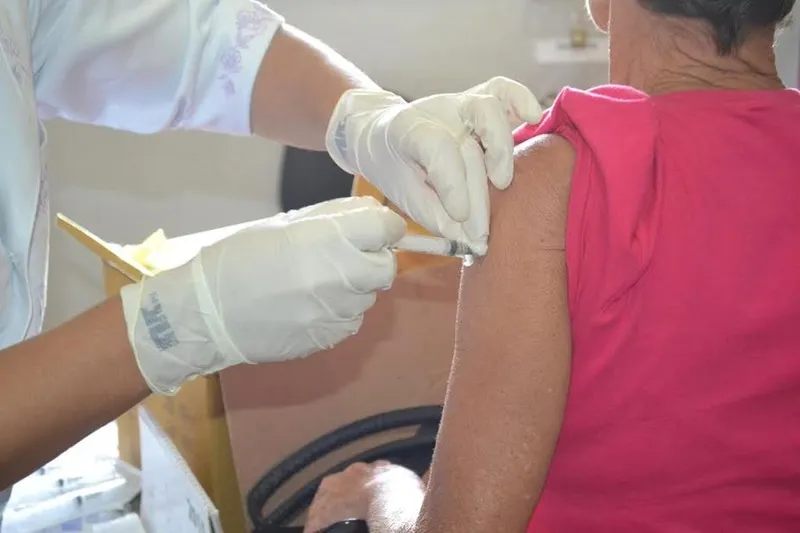 A meta da Secretaria Municipal de Saúde é imunizar quase 20 mil pessoas do público-alvo. Vacinas serão divididas em cotas