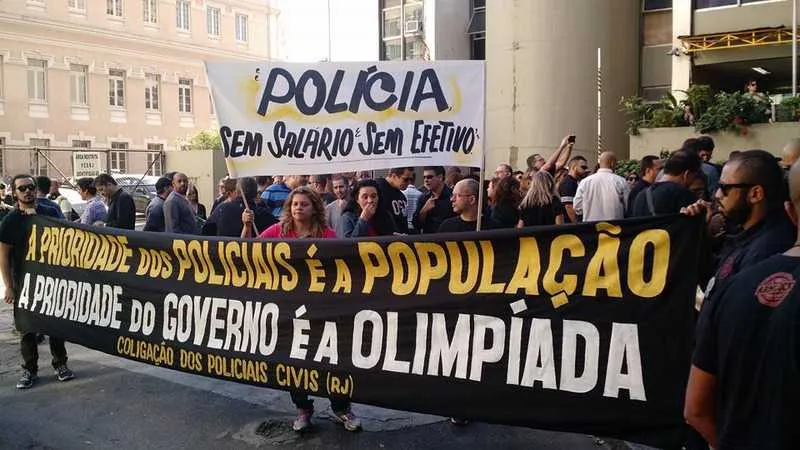 Agentes fizeram caminhada para exigir valorização profissional