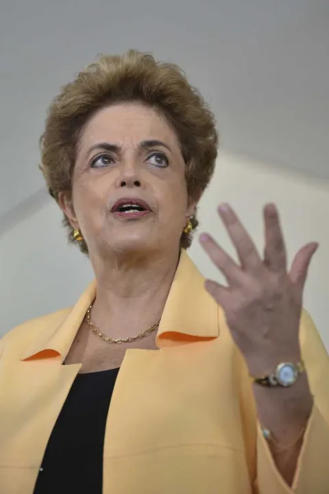 Imagem ilustrativa da imagem Dilma diz que fará “governo de transição” caso retorne ao poder