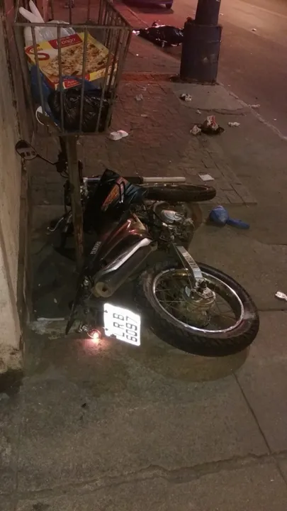  O motoqueiro, segundo populares, estaria dirigindo 
em alta velocidade quando aconteceu o acidente em SG