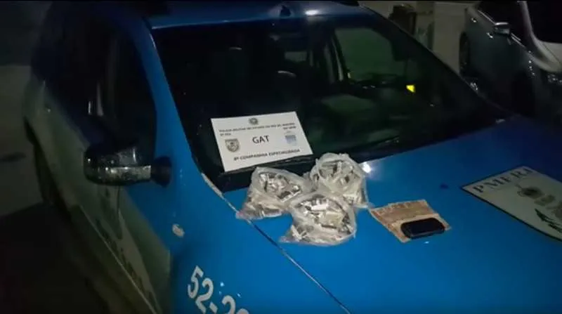 As drogas e o dinheiro apreendidos na Favela Rainha da Sucata foram levados para a 126ª DP