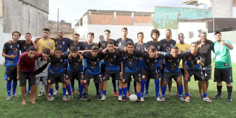 A equipe - formada por jovens entre 15 e 21 anos - venceu o último jogo por 20 a 1, no domingo, no Campo do São Birita, na Parada 40
