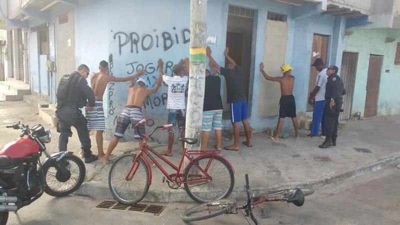 Policiais do 25ºBPM (Cabo Frio) fizeram operação durante todo o dia na comunidade de Jardim Esperança