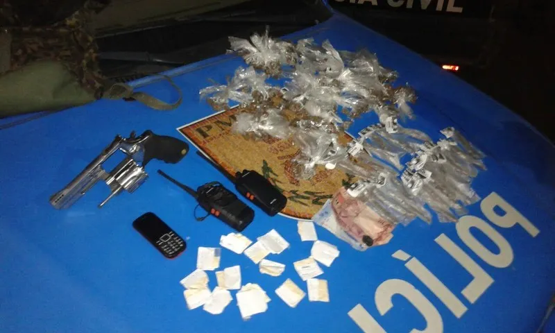 Durante a ação, dois menores também acabaram baleados. Em represália à morte de um suspeito, traficantes ordenaram fechamento do comércio