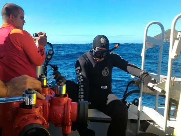 O corpo foi encontrado por bombeiros a 40 metros de profundidade perto do local de mergulho