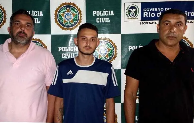 Trio foi flagrado quando tentava alterar o chassi do veículo