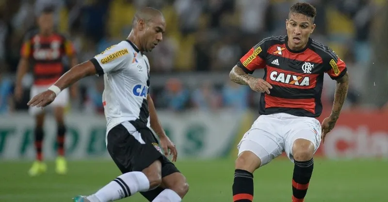 O zagueiro Rodrigo e o atacante peruano Paolo Guerrero se encontram para mais um duelo à parte